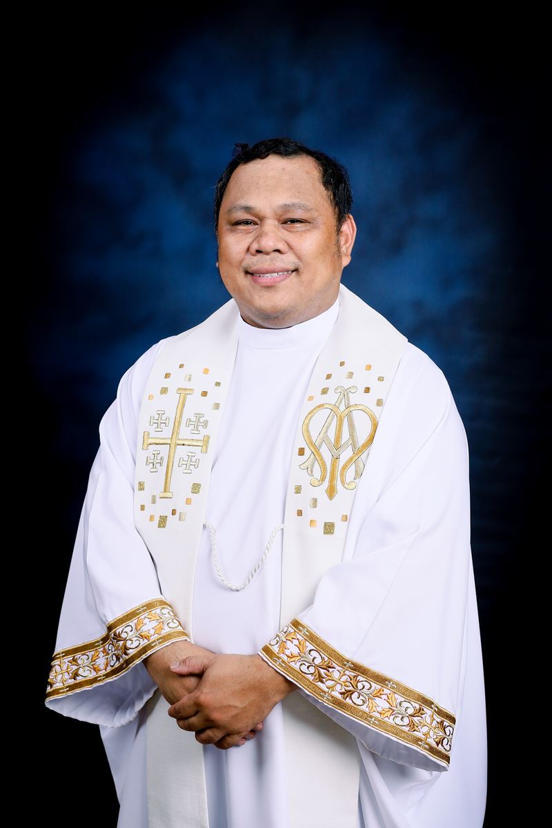 Fr. Roberto C. Capino '77 (B)