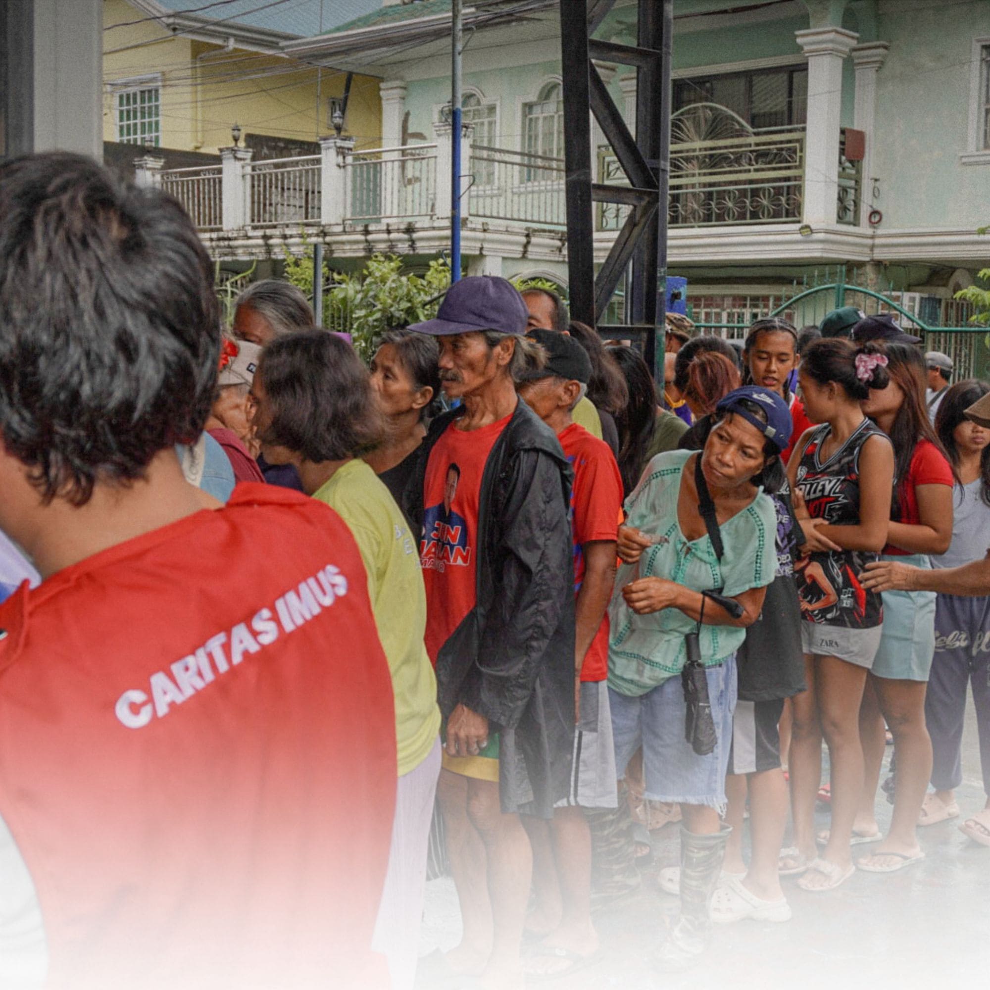 200 Food Packs, Ipinamahagi sa mga Pamilyang Apektado ng Baha sa Naic