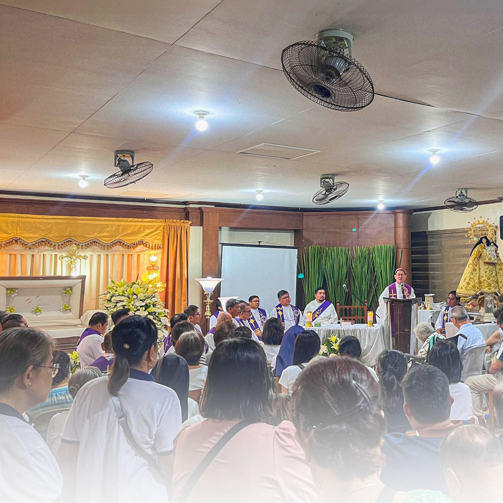 Mga Nakikiramay sa Pamilya ng Yumaong si Tatay Maning Tagle, Patuloy ang Pagdating